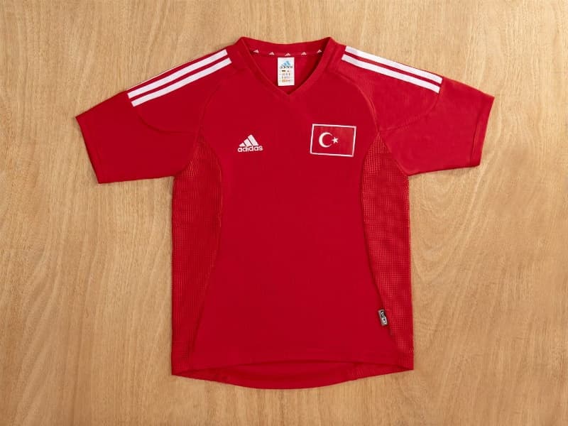 Thailand Quality(AAA) 2002 Turkey Home Retro Soccer Jersey