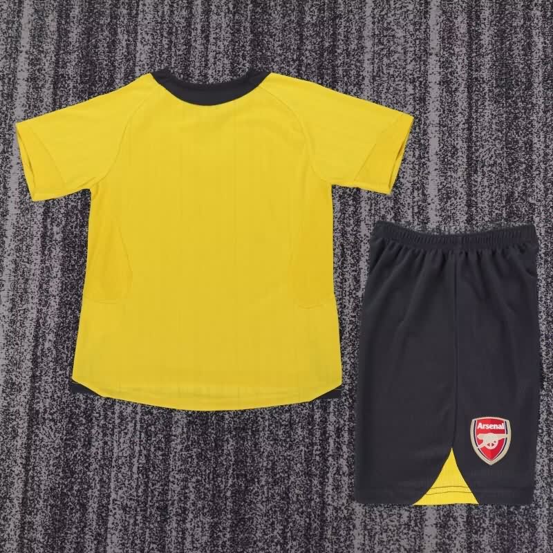 2005/06 Arsenal Away Kids Soccer Jersey And Shorts