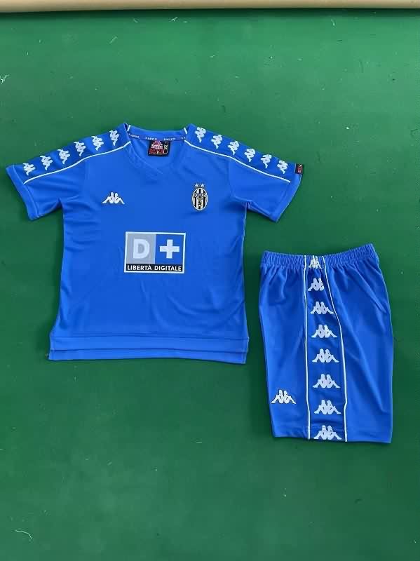 1999/00 Juventus Away Kids Soccer Jersey And Shorts